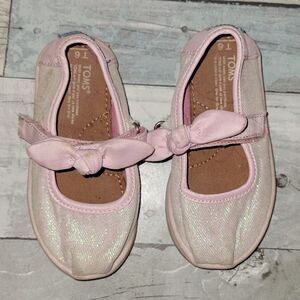 Toms Toddler Girl Shoes sz 6 Toddler